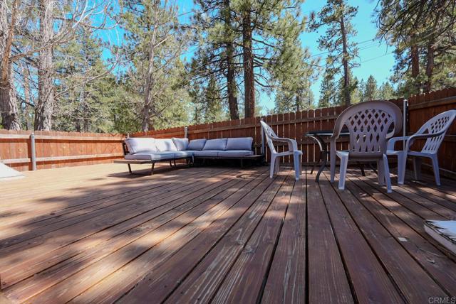 39414 Ruby Lane, Big Bear Lake CA: https://media.crmls.org/mediaz/dd8c8392-b5eb-4a5e-a4ed-d4728182eabb.jpg