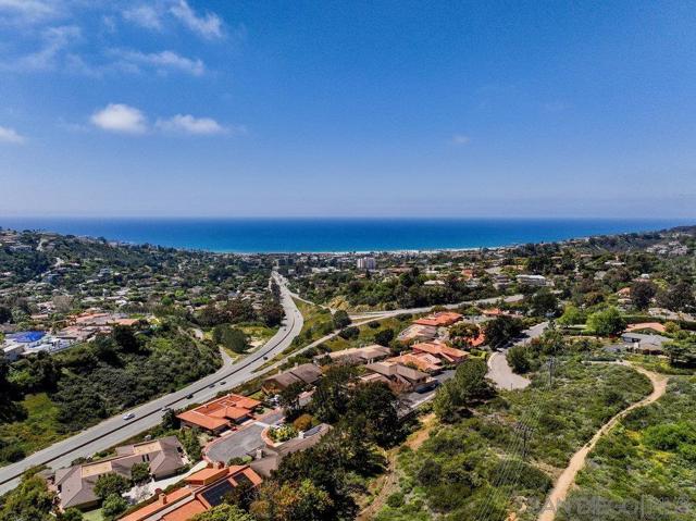 7645 Caminito Coromandel, La Jolla CA: https://media.crmls.org/mediaz/dd8d9447-ea29-4185-928f-c2cc19d29abe.jpg