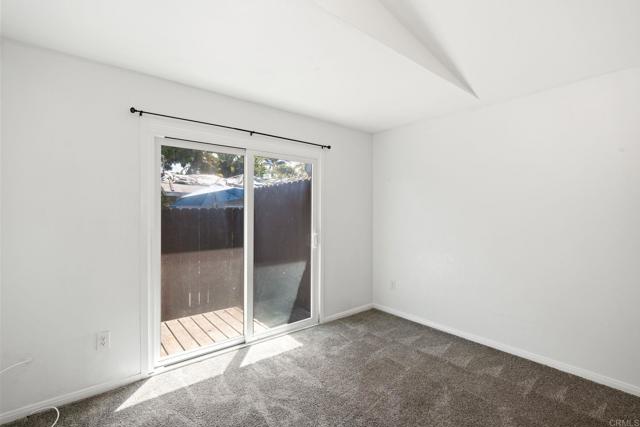 1565 Chestnut Avenue, Carlsbad CA: https://media.crmls.org/mediaz/dd8d9c52-f504-4f83-b904-67b5be49cb1d.jpg