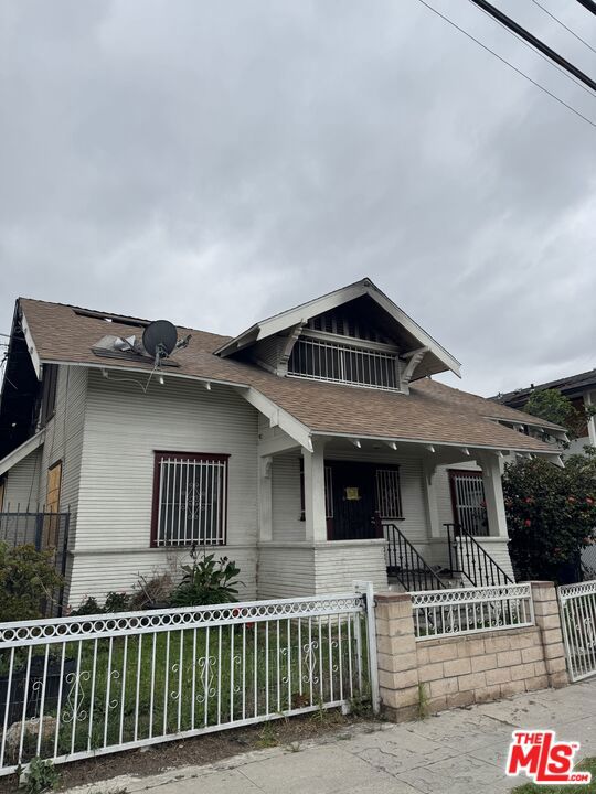 2614 Budlong Avenue, Los Angeles, California 90007, 4 Bedrooms Bedrooms, ,1 BathroomBathrooms,Single Family Residence,For Sale,Budlong,25528143