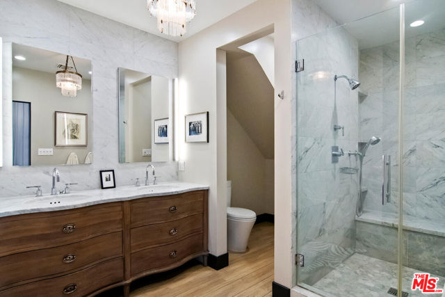 3631 Buena Park Drive, Studio City CA: https://media.crmls.org/mediaz/dd8e1536-732d-4dc9-aa89-5012c9c6d1c2.jpg