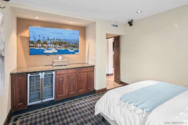 4915 Eyrie Rd, San Diego CA: https://media.crmls.org/mediaz/dd8e1d4b-ab6d-494e-92ce-9148f9077247.jpg