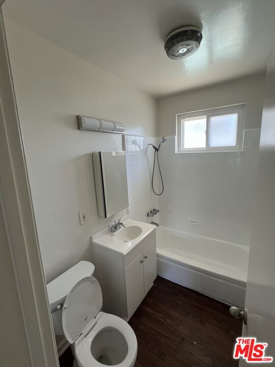 780 Earlham Street, Pasadena CA: https://media.crmls.org/mediaz/dd8e6a9f-0854-4bc3-b3ed-d1c2b12883fa.jpg