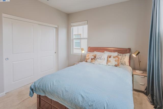 2239 Jessica Way, Tracy CA: https://media.crmls.org/mediaz/dd8ea1ab-7fda-4af3-add2-2cc678792435.jpg