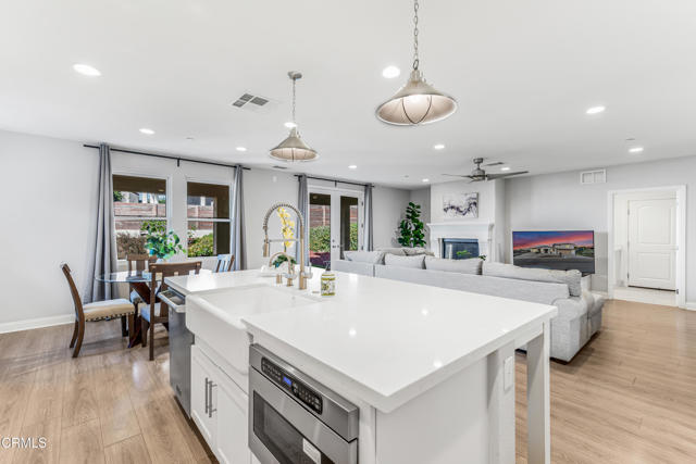 Detail Gallery Image 12 of 46 For 759 via Cielito, Ventura,  CA 93003 - 4 Beds | 4 Baths