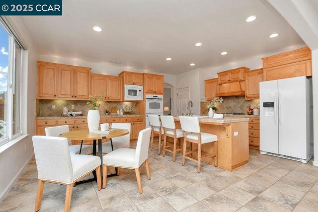 2460 Covelite Way, Antioch CA: https://media.crmls.org/mediaz/dd8f8871-81cb-4dae-9377-3603c5feec81.jpg