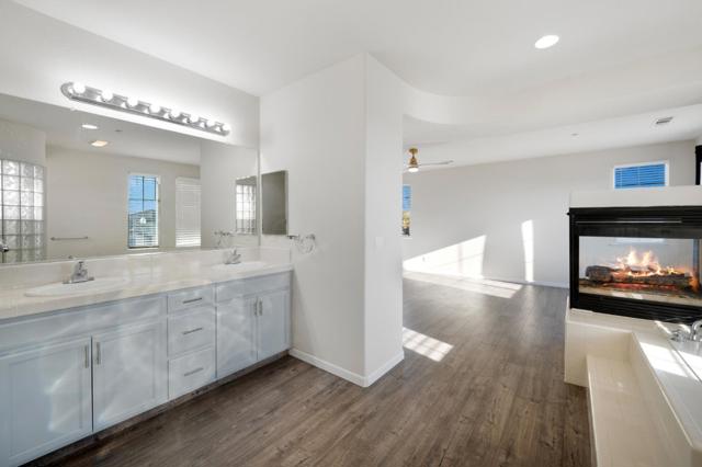 16341 Adobe Way, Lathrop CA: https://media.crmls.org/mediaz/dd9004a2-8026-4752-a65f-7e76cc3104a6.jpg