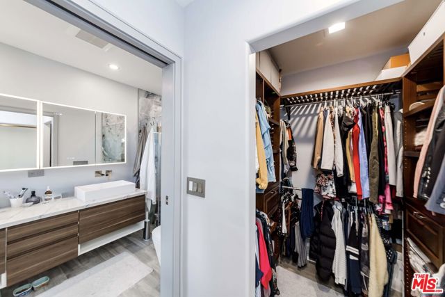 5524 W 122nd Street, Hawthorne CA: https://media.crmls.org/mediaz/dd9056a0-9d25-45a1-a92e-5e9fe960090f.jpg