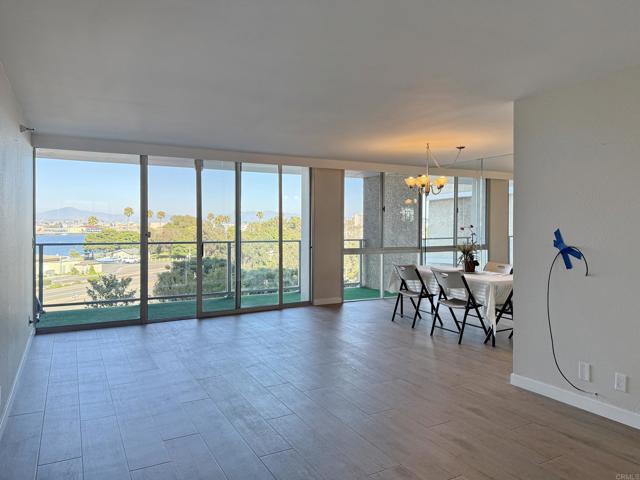 1820 Avenida del Mundo, Coronado CA: https://media.crmls.org/mediaz/dd9114be-6790-4f67-8bdd-841406083699.jpg