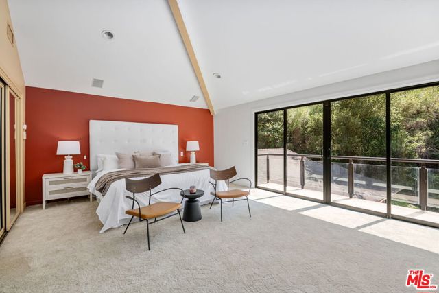 515 Warner Avenue, Los Angeles CA: https://media.crmls.org/mediaz/dd914d91-3ae7-4733-9d53-6bef03eeccce.jpg