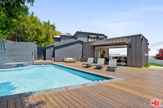 8021 Floral Avenue, Los Angeles CA: https://media.crmls.org/mediaz/dd92477f-c1f0-4935-861e-2f65d2f0310d.jpg