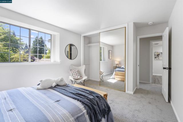 5 Stuart Place, Danville CA: https://media.crmls.org/mediaz/dd929ea2-fb0d-4b2e-a7ce-b46bf9f4e90e.jpg
