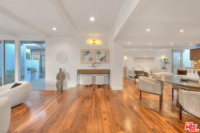 3804 Duray Place, Los Angeles CA: https://media.crmls.org/mediaz/dd92eb41-c8f2-4406-92dd-4eb57149a49c.jpg