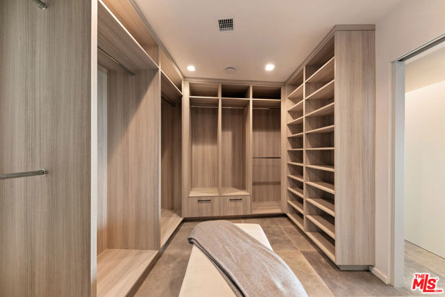 31558 Victoria Point Road, Malibu CA: https://media.crmls.org/mediaz/dd92fd49-89c6-4a1c-bb2e-8cc1d2782409.jpg