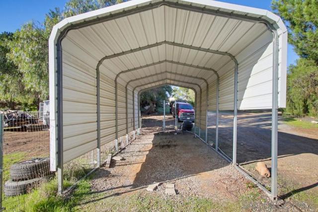 31503 Stardust Lane, Valley Center CA: https://media.crmls.org/mediaz/dd93b617-ee54-4315-8401-be0588cee5e1.jpg