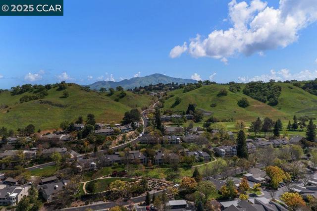 1932 Ptarmigan Dr, Walnut Creek CA: https://media.crmls.org/mediaz/dd9423f8-9b4d-4878-adc7-4116dbfed9e8.jpg