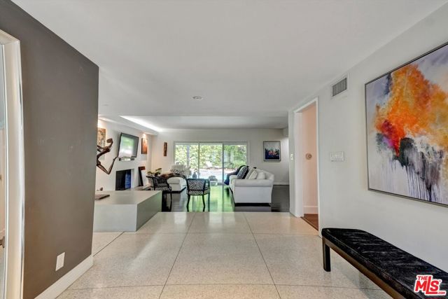 3530 Royal Woods Drive, Sherman Oaks CA: https://media.crmls.org/mediaz/dd9429e4-1402-4fd3-8fca-baf7b570de73.jpg