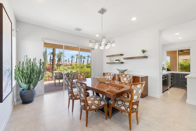 461 White Horse Trail, Palm Desert CA: https://media.crmls.org/mediaz/dd945543-f26d-4a37-b57d-9906f0836983.jpg