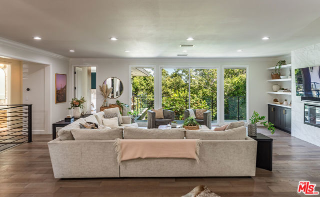 5 Bed Home for Sale in Los Angeles, California