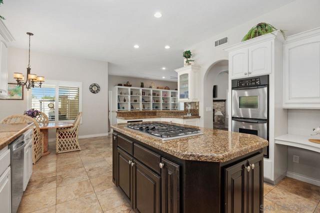 16274 COUNTRY DAY ROAD, Poway CA: https://media.crmls.org/mediaz/dd95ae37-b9bc-4f54-bafa-ccb269f7cf07.jpg