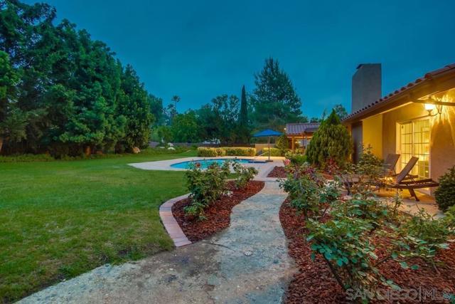 16657 Valle Verde Rd, Poway CA: https://media.crmls.org/mediaz/dd961717-bef6-4980-9c6e-0fe82a8011b2.jpg