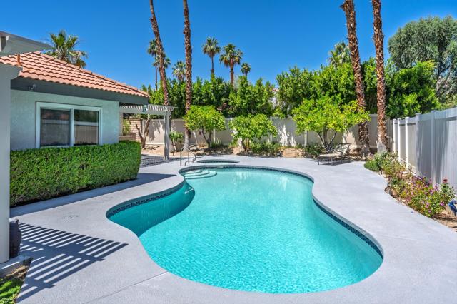 72890 Amber Street, Palm Desert CA: https://media.crmls.org/mediaz/dd96a185-94c1-4d19-a828-221eea4834ec.jpg