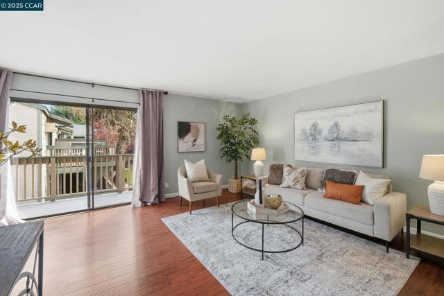 2890 Treat Blvd, Concord CA: https://media.crmls.org/mediaz/dd9737d1-3675-4b23-b6d7-59c6dea6e194.jpg