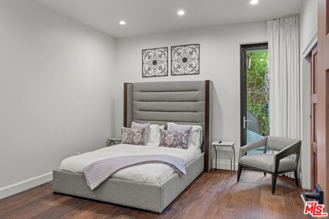 4733 Bonvue Avenue, Los Angeles CA: https://media.crmls.org/mediaz/dd97ad28-fc94-415a-9fd4-fc71ac7ee4bc.jpg