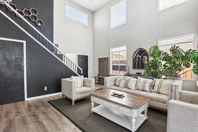 2084 Springbrook Ct, Oakley CA: https://media.crmls.org/mediaz/dd983c62-7830-4f9a-b400-da03aa567f92.jpg