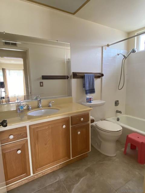 1543 Calle Violetas, Encinitas CA: https://media.crmls.org/mediaz/dd985bf0-67b9-4bfe-8205-fd6e3c282408.jpg