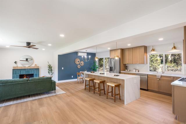 Detail Gallery Image 4 of 36 For 3810 Sierra Morena Ave, Carlsbad,  CA 92010 - 3 Beds | 3/1 Baths