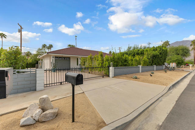 3967 E Sunny Dunes Road, Palm Springs, CA 92264