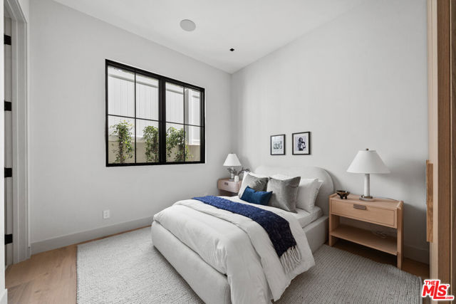 10950 Verano Road, Los Angeles CA: https://media.crmls.org/mediaz/dd99f94a-7366-4e88-863a-06421ce66d44.jpg