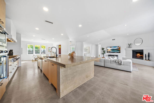32070 Via Vera, Bonsall CA: https://media.crmls.org/mediaz/dd9a081c-e69d-4d24-bc2e-b2ccec26aa11.jpg