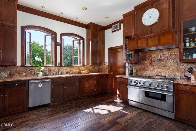 Detail Gallery Image 27 of 39 For 262 S San Rafael Ave, Pasadena,  CA 91105 - 6 Beds | 5/6 Baths