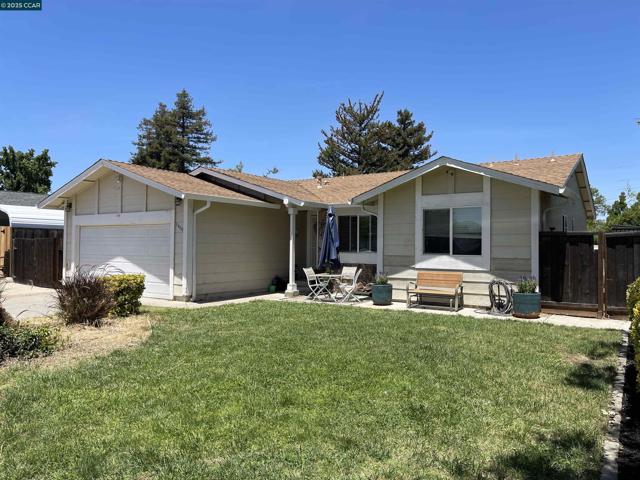1400 Wildcat Way, Oakley CA: https://media.crmls.org/mediaz/dd9a17ba-0a37-4f3f-a370-f327f77f6c6f.jpg