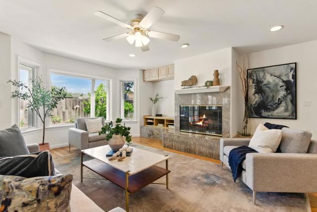 41 Regent Place, Palo Alto CA: https://media.crmls.org/mediaz/dd9a3897-c9ef-498d-aeab-39d2c3c22fc4.jpg