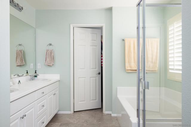 211 Spotted Saddle Way, Fallbrook CA: https://media.crmls.org/mediaz/dd9abeb1-00df-4f27-bd2e-c909dc48a475.jpg