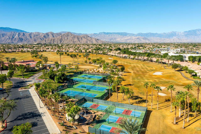 44719 Alexandria Vale, Indio CA: https://media.crmls.org/mediaz/dd9ad0f5-1c7c-4bb0-a464-609d310b433d.jpg