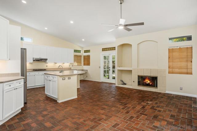 1915 Andrews Ct, Oceanside CA: https://media.crmls.org/mediaz/dd9b26c4-410e-49cb-a61f-430c647827a3.jpg