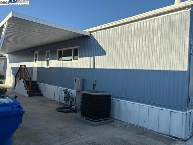 4141 Deepcreek, Fremont CA: https://media.crmls.org/mediaz/dd9c0106-6735-4896-9a3e-5f15a98ddc7b.jpg