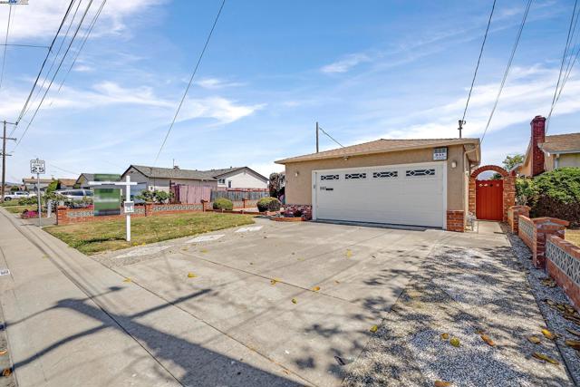 Image 1 of 33 For 1560 Vining Dr