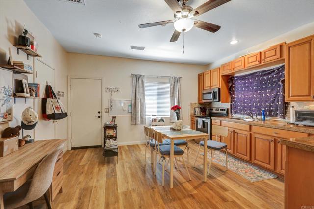 4009 11 Flowerwood Lane, Fallbrook CA: https://media.crmls.org/mediaz/dd9c7fdc-a4c5-4d51-a56b-a10464fe0ed6.jpg