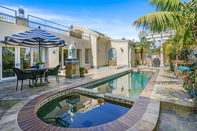 5756 La Jolla Corona Dr, La Jolla CA: https://media.crmls.org/mediaz/dd9d0353-7f01-46a5-aec6-71220c122970.jpg