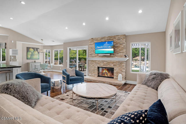 4953 Kilburn Court, Oak Park CA: https://media.crmls.org/mediaz/dd9d0573-b0b8-492c-89dc-febbb68526c0.jpg