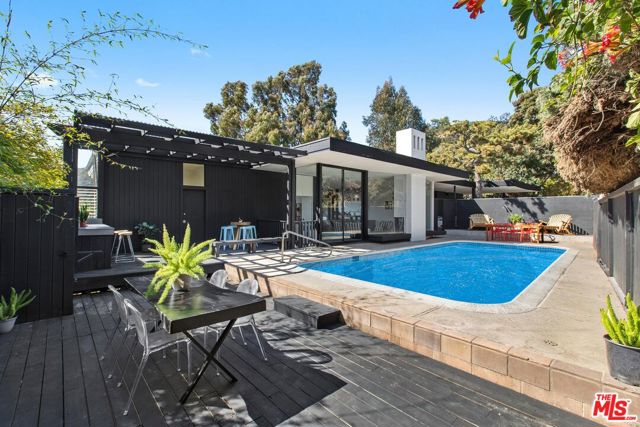 Photo of 1545 UMEO Road, Pacific Palisades, CA 90272