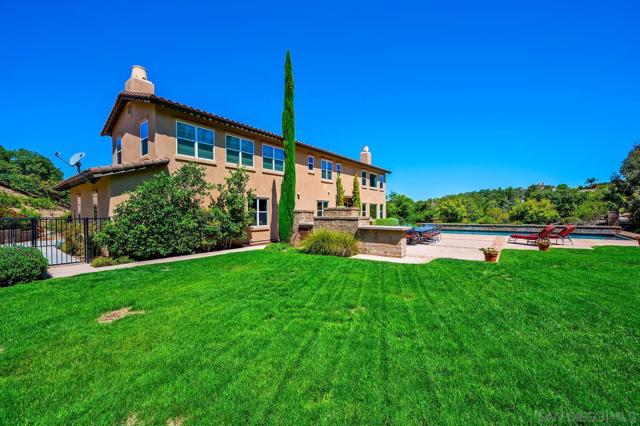1272 Chateau Montelena, Bonsall CA: https://media.crmls.org/mediaz/dd9d5001-0526-482e-9815-be9dafa8419f.jpg