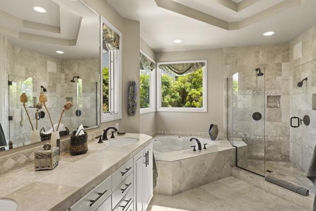 7207 Fairway Rd, La Jolla CA: https://media.crmls.org/mediaz/dd9d9f3d-8851-4ca4-b2a9-56ecdbf01a31.jpg