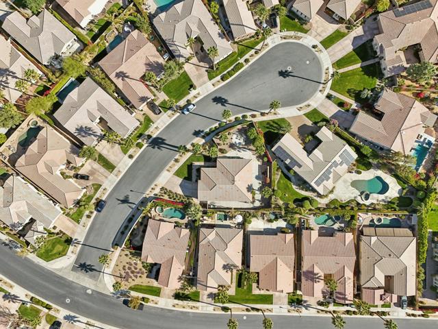 60519 Lace Leaf Court, La Quinta CA: https://media.crmls.org/mediaz/dd9dd0b2-4c62-4dc3-abff-376b2bb264ce.jpg