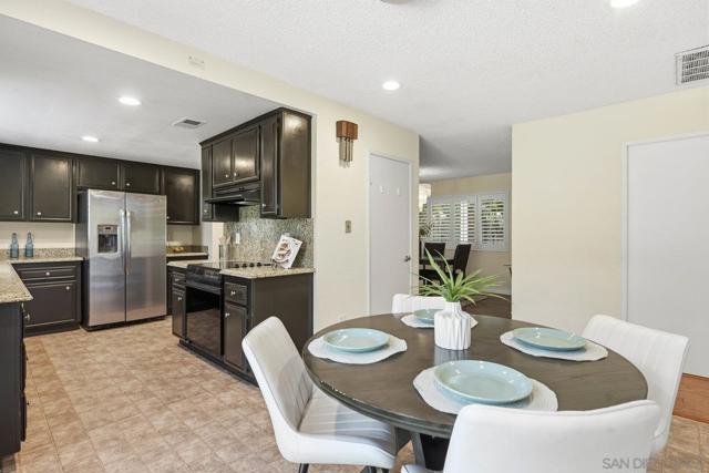 16120 Poderio Ct., Ramona CA: https://media.crmls.org/mediaz/dd9e70a8-5f8f-42ad-a09e-21203e6fd013.jpg